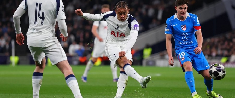 Хави Симонс